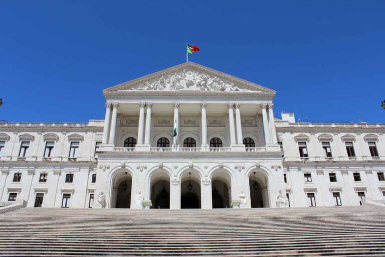 Portugal : factures PDF signées obligatoires dès le 1er janvier 2027